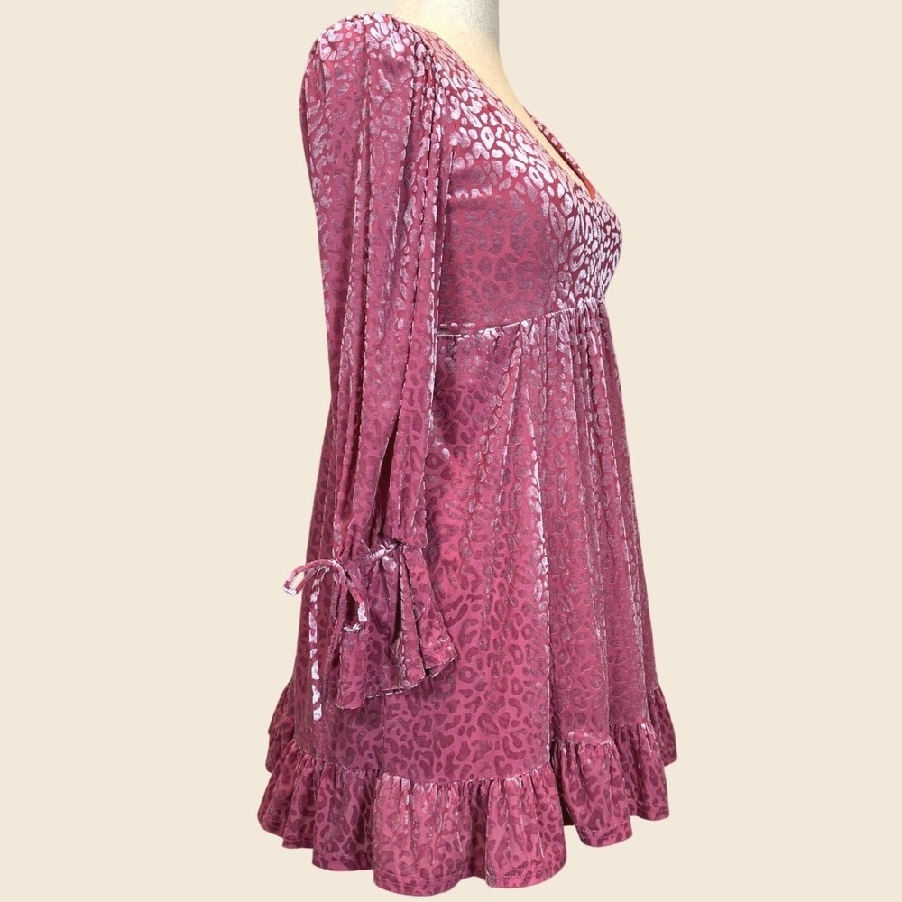 New In Leopard Burnout Velvet Babydoll Mini Dress Mauve Pink V-Neck Medium NWT - Picture 4 of 13